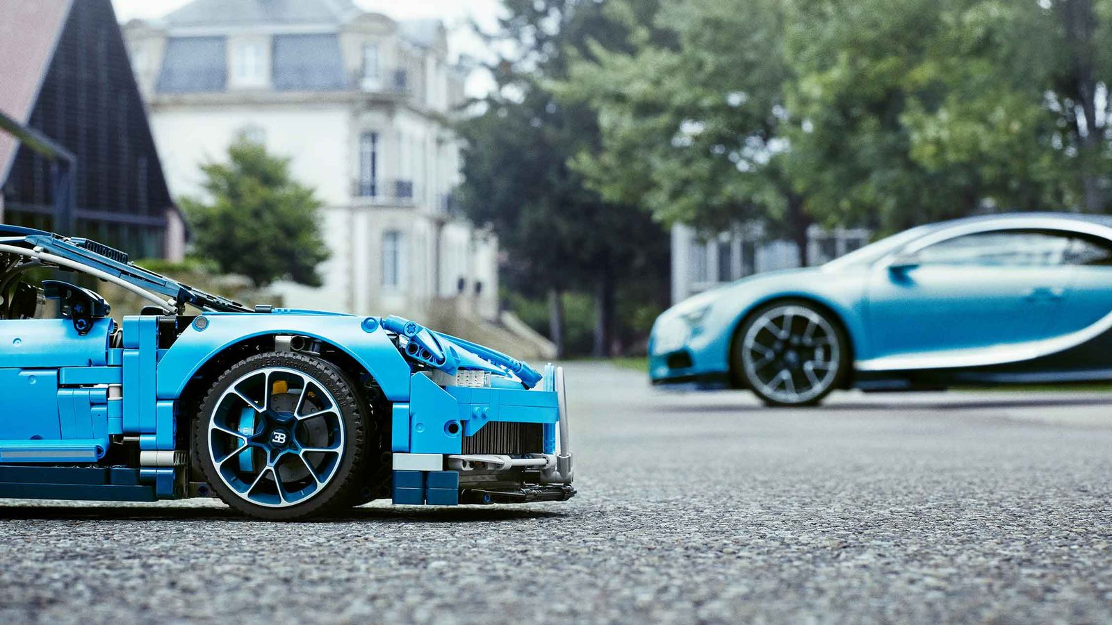 LEGO Technic Bugatti Chiron, set 42083 alongside the genuine article. Image © LEGO.
