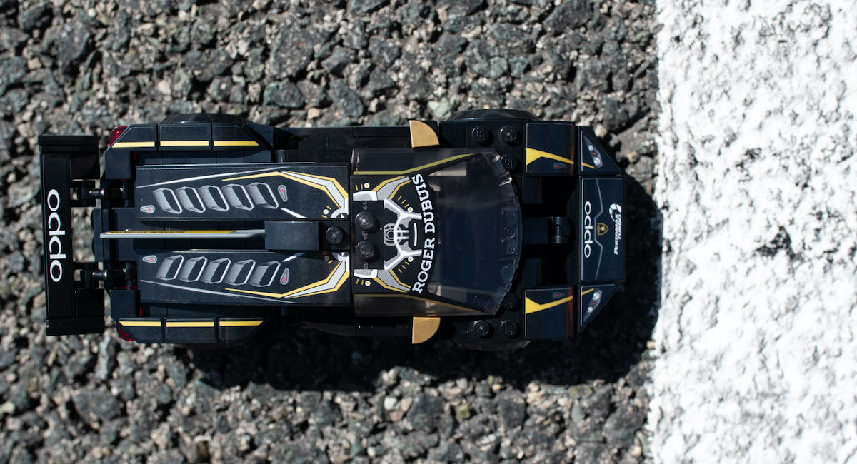 Top down image of the Speed Champions Lamborghini Huracan Super Trofeo. This angle shows the large stickers making up the engine cover. Image © Lamborghini.