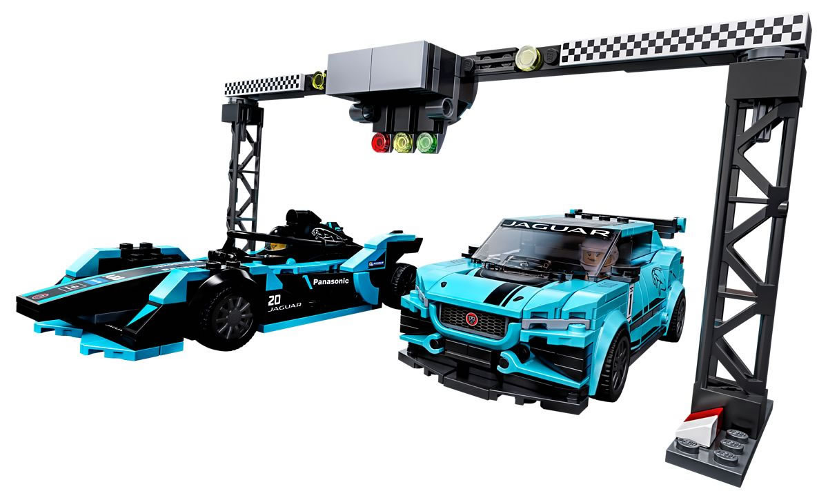 Twin model shot of the Jaguar Racing double pack, set 76898, showing a slightly more involved gantry set up than the Lamborghini set. Loving the turquoise/light blue colour scheme for this set but really want to see the proportions on these models in real life.