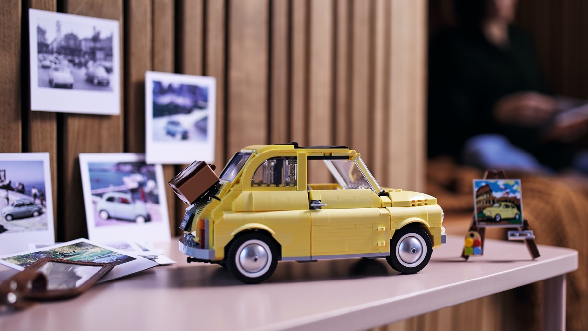 The Fiat 500's yellow colour looks more subdued in real life pictures and it's clear the model is actually quite small (just like the real-life Cinquecento).