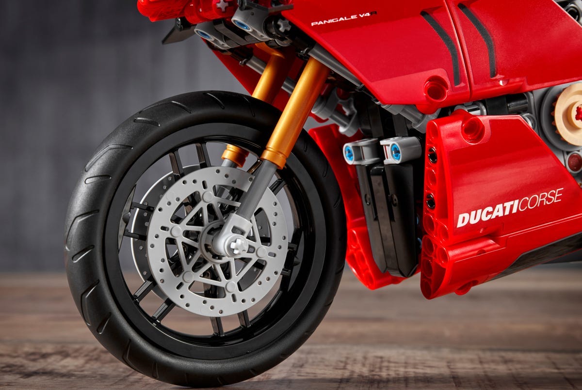 Custom wheels and brake discs, along with a realistic suspension build really capture the looks of this Italian superbike in the Technic model.