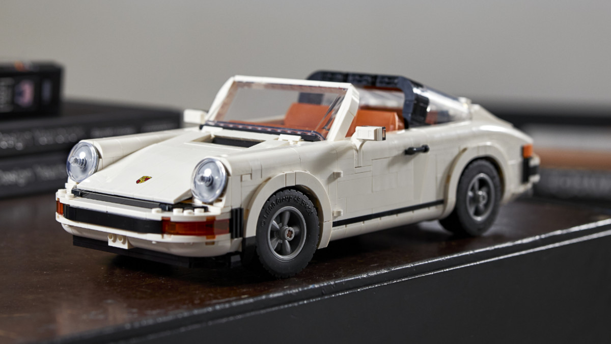 Porsche 911 LEGO Creator Expert, set 10295, as the Targa build.
