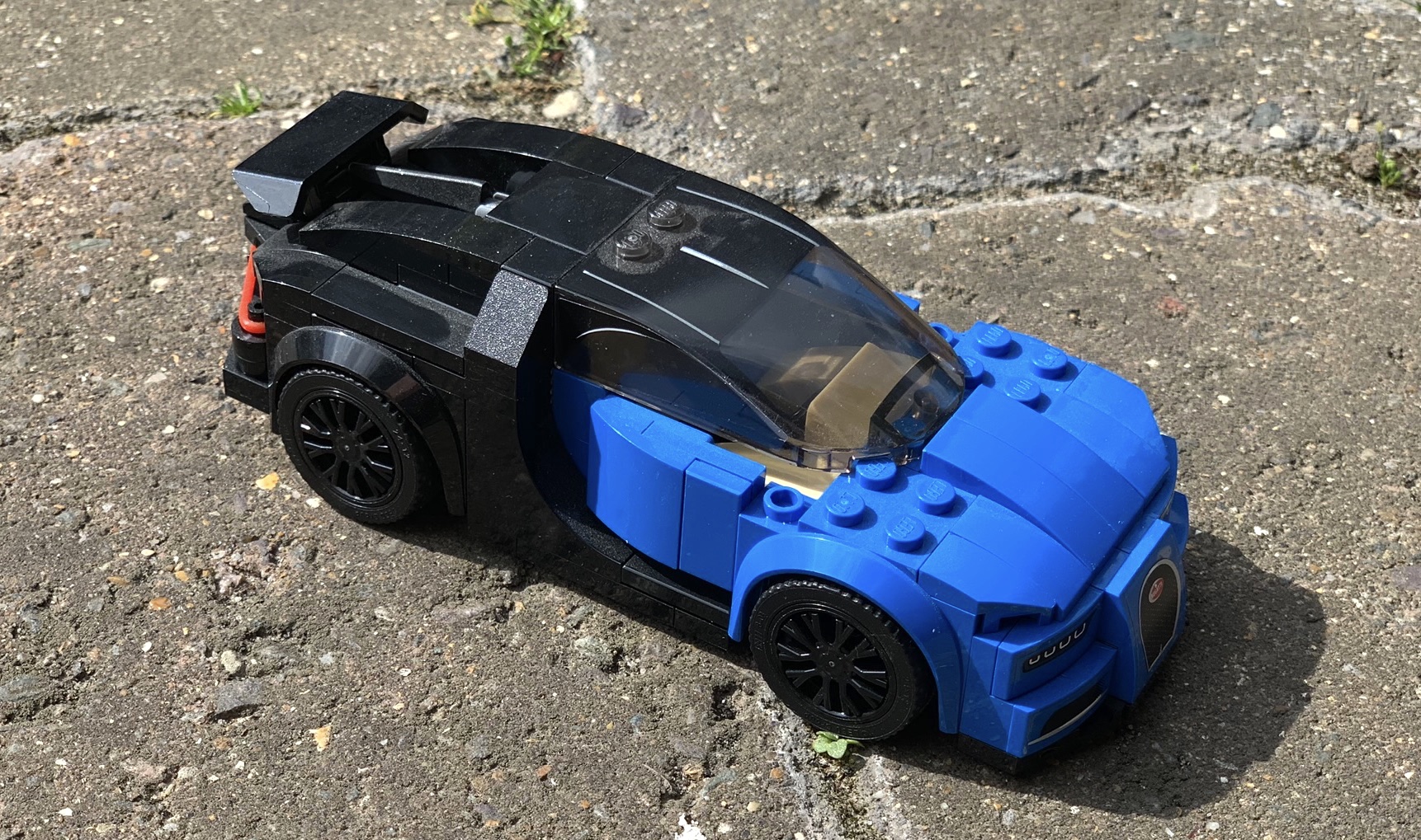 The usual LEGO rim designs could do with an improvement for such a significant model.