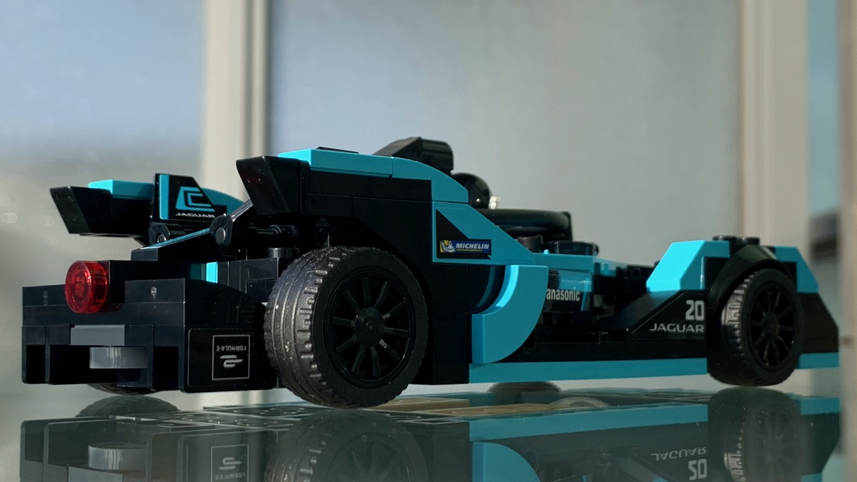 Formula E cars have a unique style and this model really captures it with an angular back and a diffuser hanging from the back of the vehicle. If anything the wheels look a little small - the tyre:wheel ratio is definitely the biggest concern with these new, more detailed 8 wide sets.