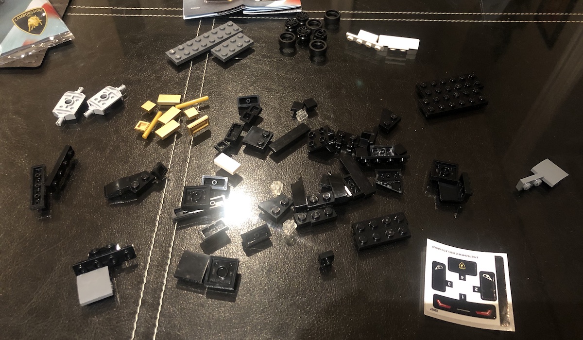 The 70 pieces that make up the Huracan polybag. Lots of black pieces here and those handful of metallic gold pieces that add features to the model. The mini 4 sticker sheet included is also shown.