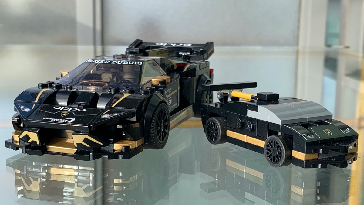 The 2020 8-wide Speed Champions Lamborghini Huracan alongside its cheaper, smaller poly bag version. Really shows what LEGO can do at different scales, with a genuine family resemblance.